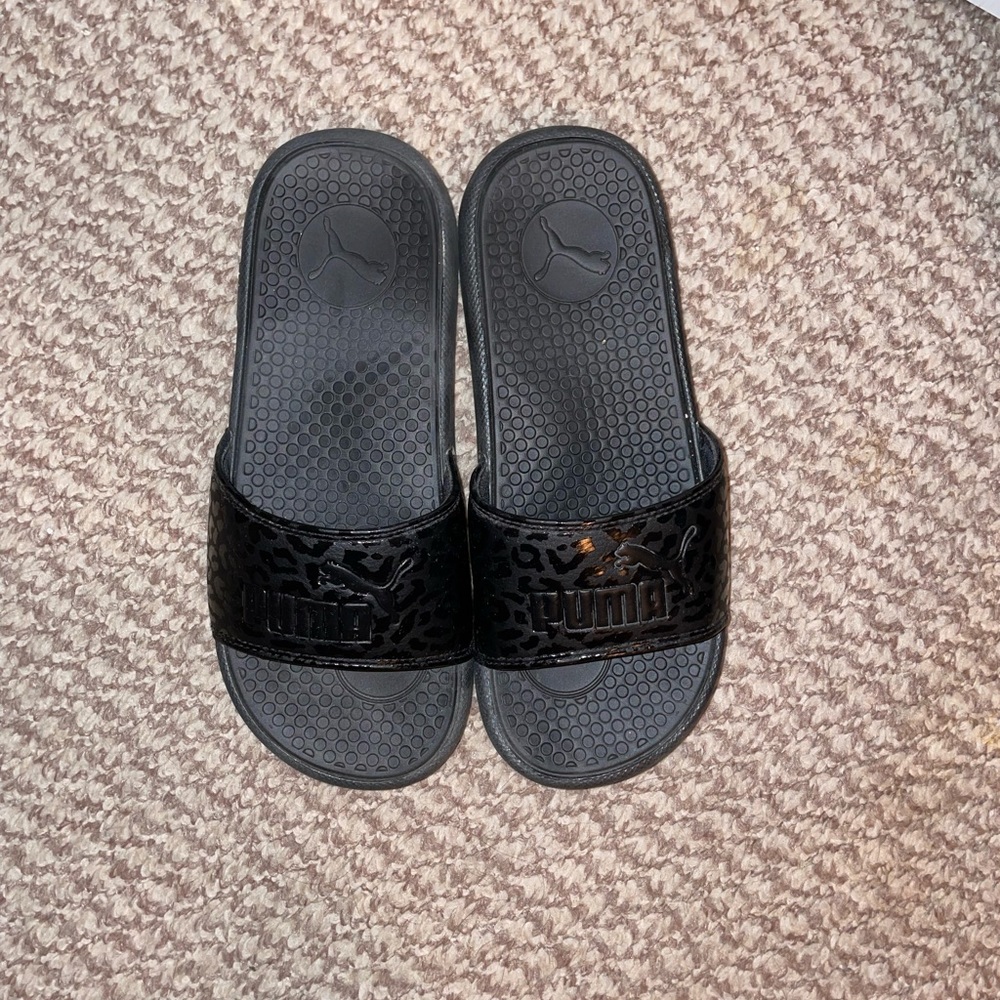 Leopard print Puma slides